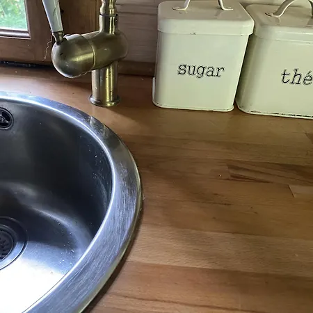 Holiday home Roulotte Enchantee Dans Le Parc D'un Chateau Vendeen