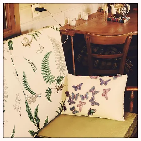 Holiday home Roulotte Enchantee Dans Le Parc D'un Chateau Vendeen *