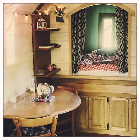 Roulotte Enchantee Dans Le Parc D'un Chateau Vendeen Holiday home *