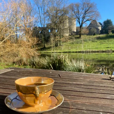 Roulotte Enchantee Dans Le Parc D'un Chateau Vendeen Holiday home
