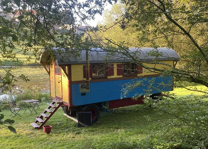 Casa vacanze Roulotte Enchantée Dans Le Parc D'un Château Vendéen *